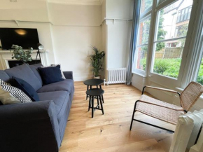 Centrally located studio flat sleeps 4, Ealing